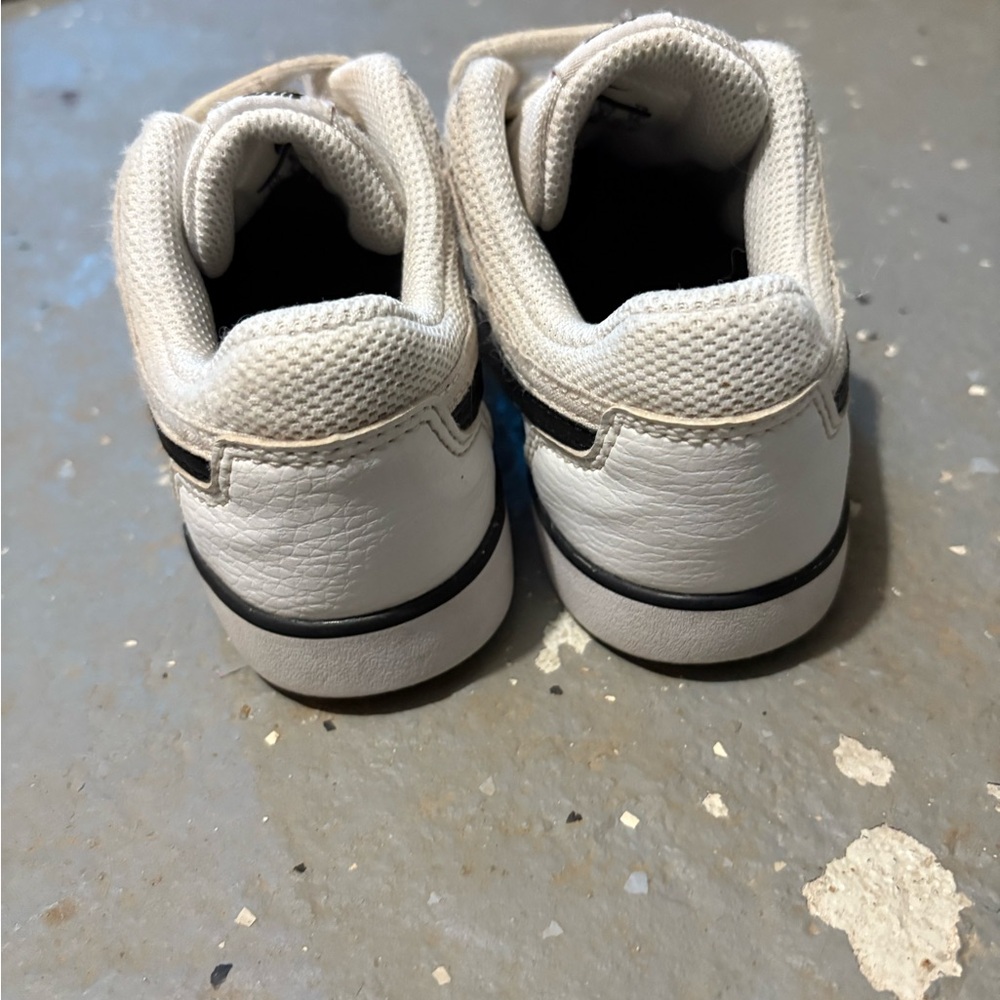 Nike Kids White and Black Sneakers kids - Picture 4 of 5